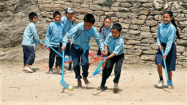 Mit Unihockey für eine bessere Welt - Unihockey für Strassenkinder